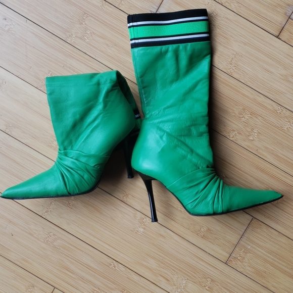 SOLD Apple 🍎 green boots - Picture 4 of 5
